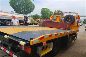 月湖区附近拖车电话号码服务