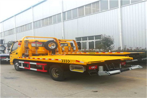 月湖区附近拖车救援搭电